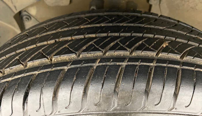 2014 Renault Duster 85 PS RXL, Diesel, Manual, 42,983 km, Left Front Tyre Tread