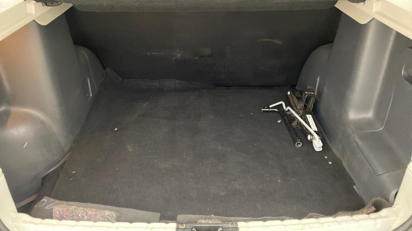 2014 Renault Duster 85 PS RXL, Diesel, Manual, 42,983 km, Boot Inside