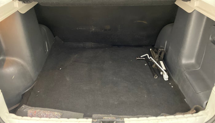 2014 Renault Duster 85 PS RXL, Diesel, Manual, 42,983 km, Boot Inside