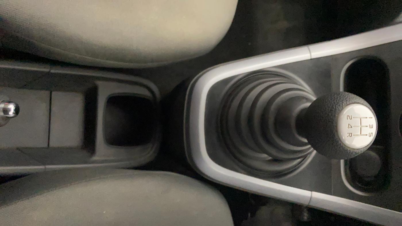 2015 Maruti Ritz ZXI, Petrol, Manual, 77,004 km, Gear Lever