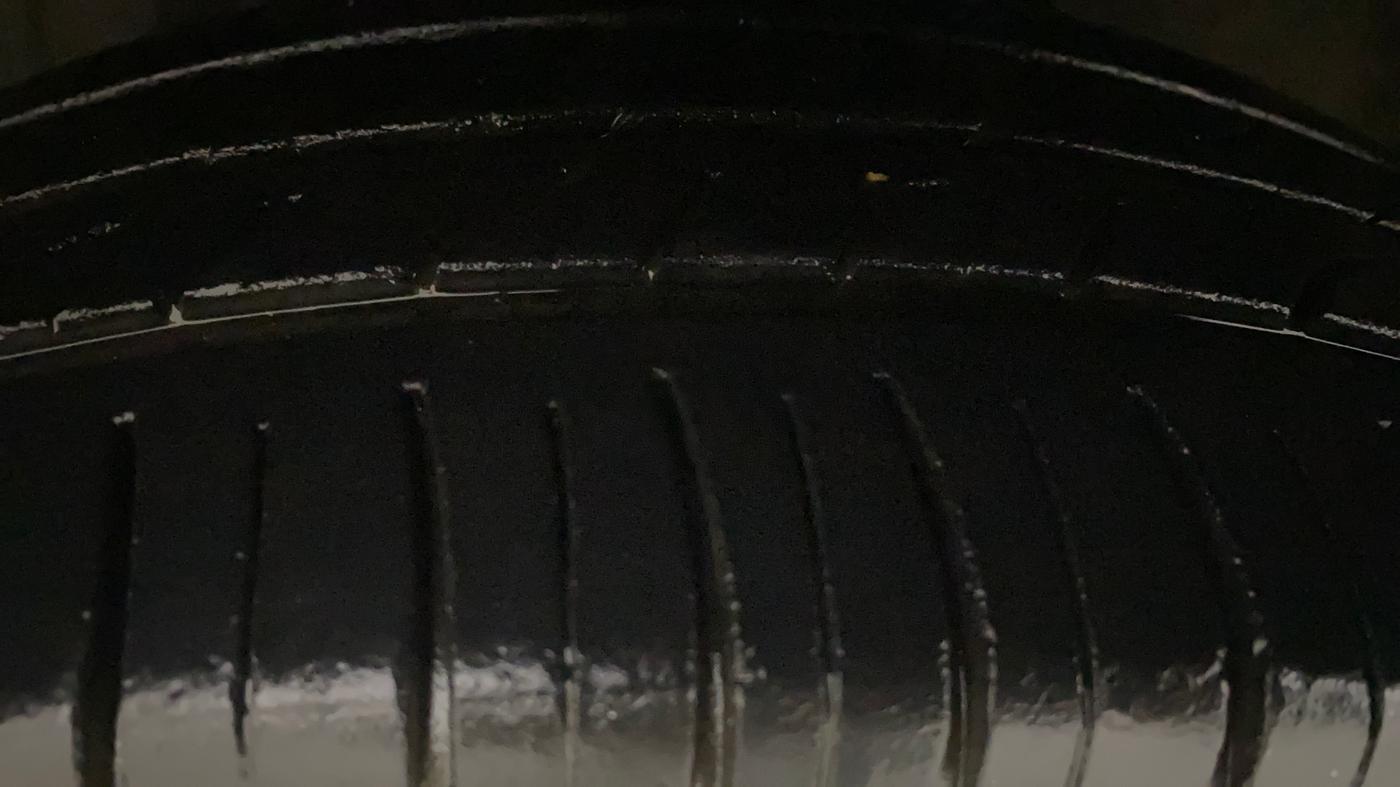 2015 Maruti Ritz ZXI, Petrol, Manual, 77,004 km, Left Front Tyre Tread