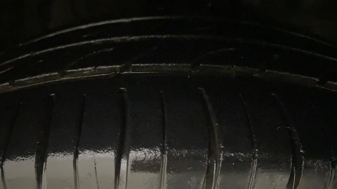 2015 Maruti Ritz ZXI, Petrol, Manual, 77,004 km, Right Front Tyre Tread