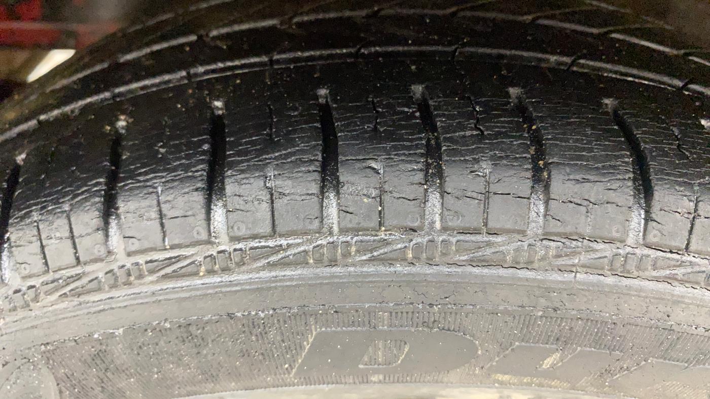 2017 Hyundai Eon SPORTZ, Petrol, Manual, 28,944 km, Left Front Tyre Tread