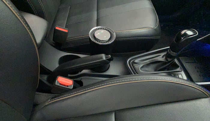 2020 Hyundai NEW I20 ASTA (O) 1.0 TURBO GDI DCT, Petrol, Automatic, 35,292 km, Gear Lever