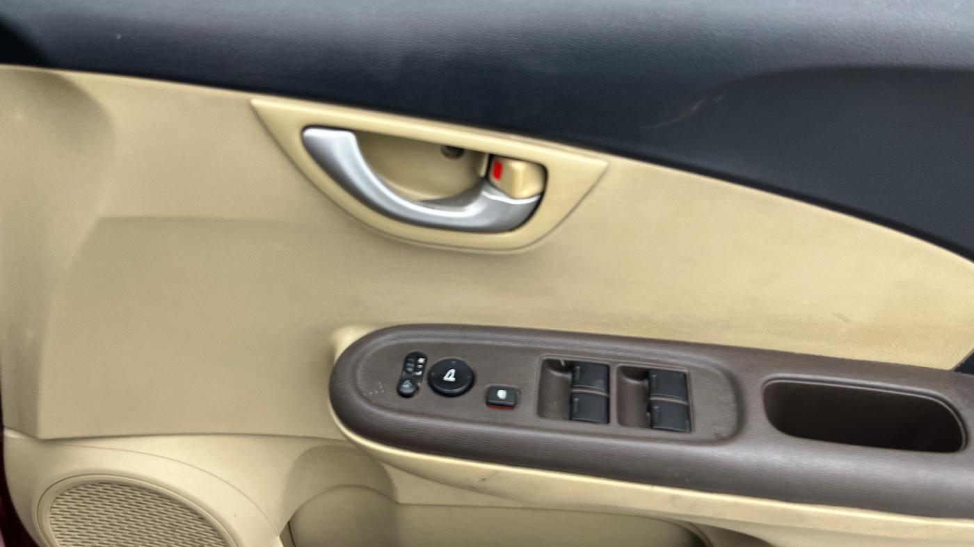 2013 Honda Amaze 1.2L I-VTEC VX, Petrol, Manual, 83,781 km, Driver Side Door Panels Control