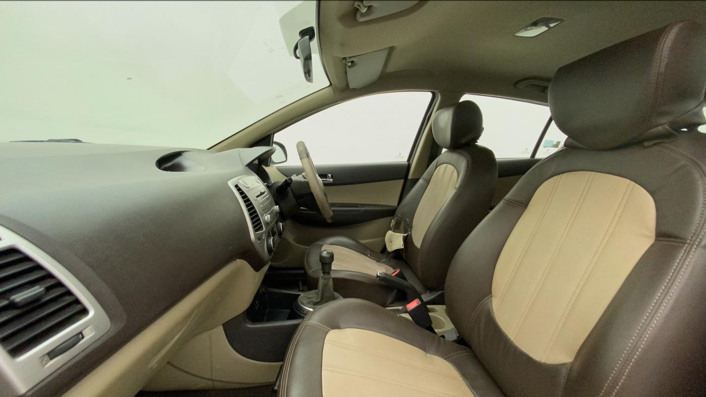 2010 Hyundai i20 MAGNA 1.2, Petrol, Manual, 80,286 km, Right Side Front Door Cabin