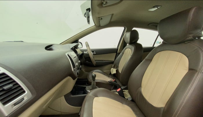 2010 Hyundai i20 MAGNA 1.2, Petrol, Manual, 80,286 km, Right Side Front Door Cabin
