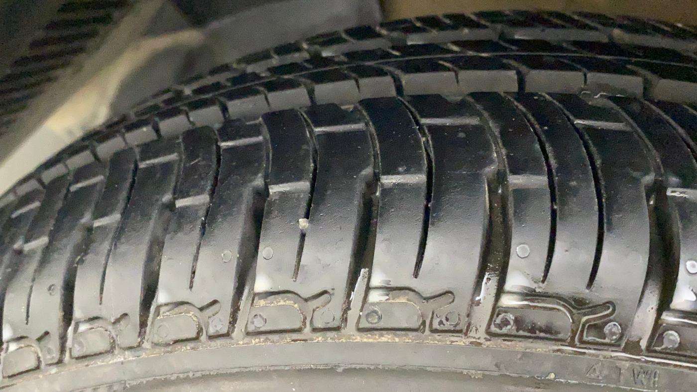 2010 Hyundai i20 MAGNA 1.2, Petrol, Manual, 80,286 km, Left Front Tyre Tread