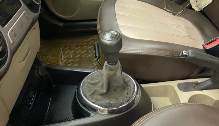 2010 Hyundai i20 MAGNA 1.2, Petrol, Manual, 80,286 km, Gear lever - Boot cover slightly torn