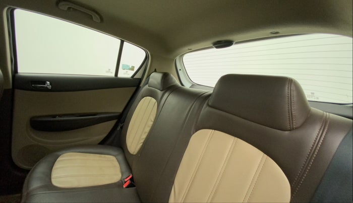 2010 Hyundai i20 MAGNA 1.2, Petrol, Manual, 80,286 km, Right Side Rear Door Cabin