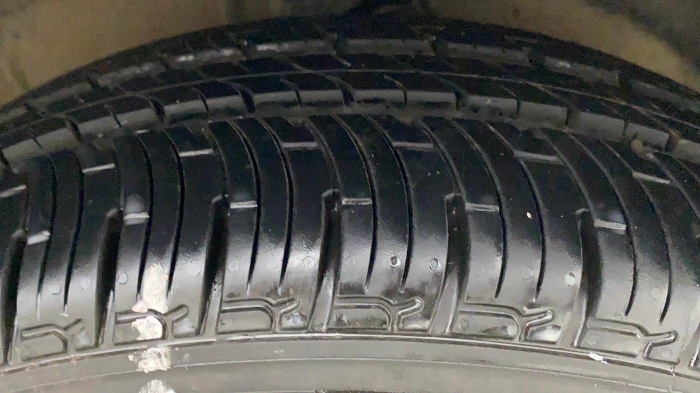 2010 Hyundai i20 MAGNA 1.2, Petrol, Manual, 80,286 km, Right Front Tyre Tread
