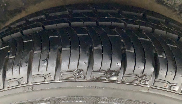 2010 Hyundai i20 MAGNA 1.2, Petrol, Manual, 80,286 km, Right Rear Tyre Tread