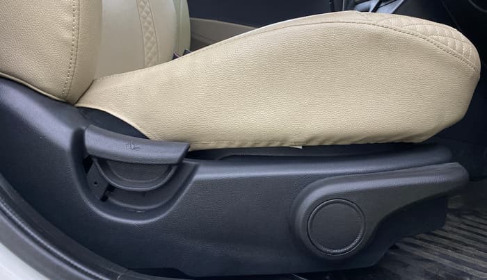 2015 Hyundai Xcent SX AT 1.2 (O), Petrol, Automatic, 8,777 km, Driver Side Adjustment Panel