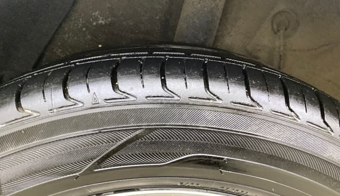 2015 Hyundai Xcent SX AT 1.2 (O), Petrol, Automatic, 8,777 km, Right Rear Tyre Tread