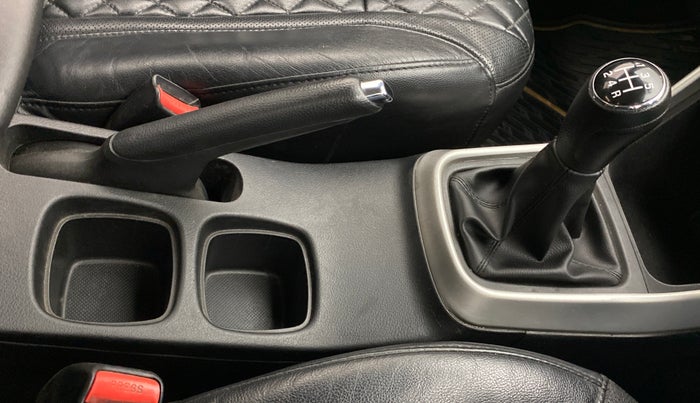 2016 Maruti S Cross ZETA 1.3, Diesel, Manual, 94,756 km, Gear Lever