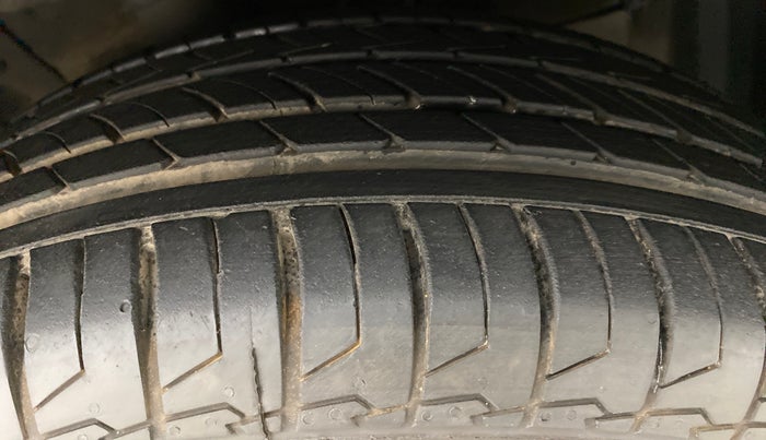 2016 Maruti S Cross ZETA 1.3, Diesel, Manual, 94,756 km, Right Front Tyre Tread