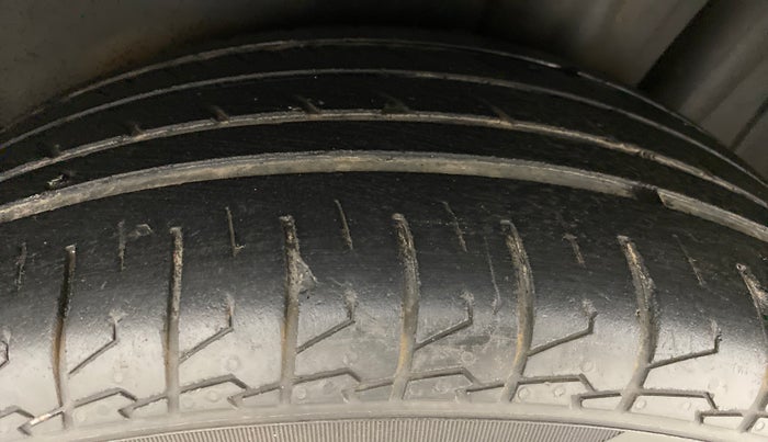 2016 Maruti S Cross ZETA 1.3, Diesel, Manual, 94,756 km, Left Rear Tyre Tread
