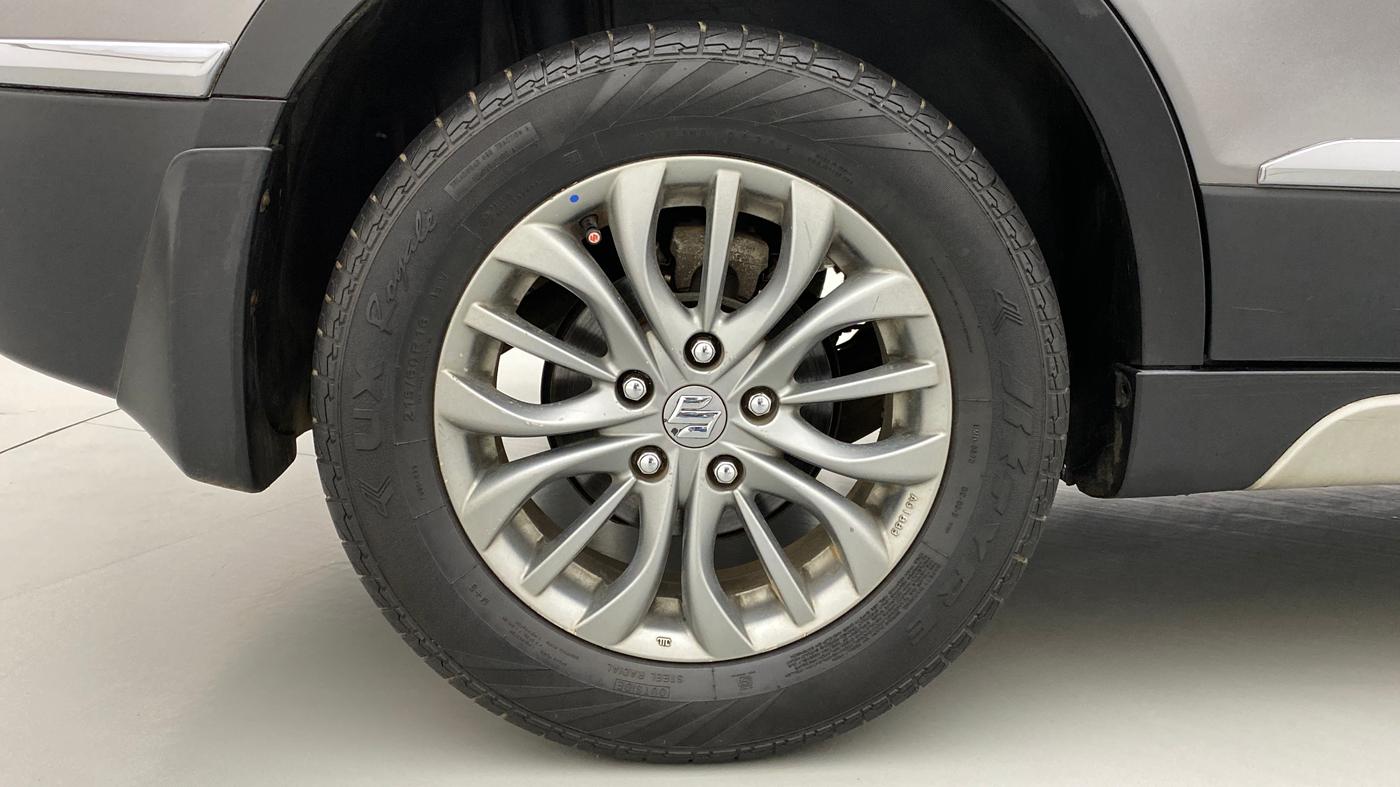 2016 Maruti S Cross ZETA 1.3, Diesel, Manual, 94,756 km, Right Rear Wheel