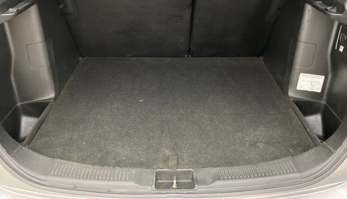 2016 Maruti S Cross ZETA 1.3, Diesel, Manual, 94,756 km, Boot Inside