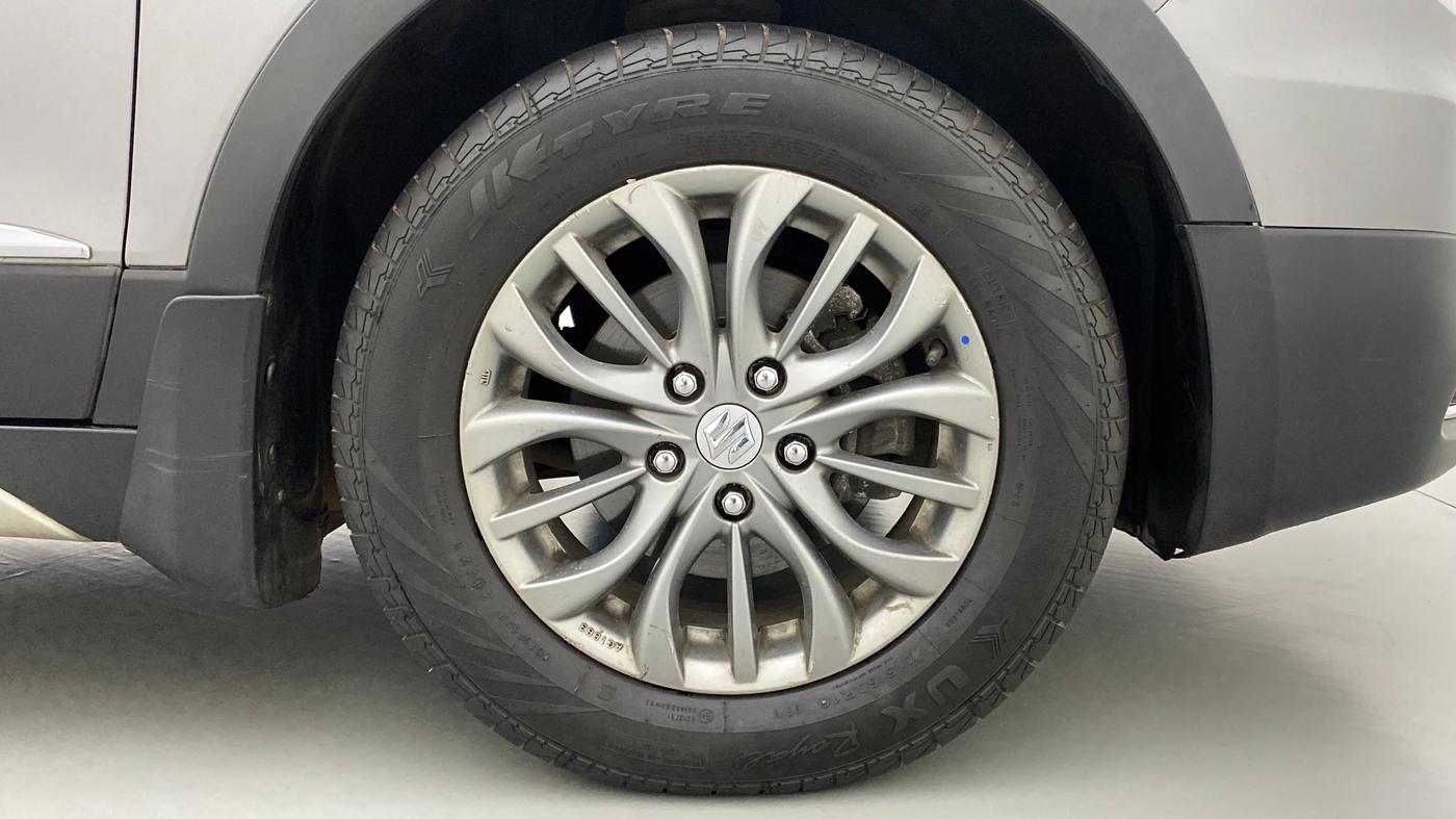 2016 Maruti S Cross ZETA 1.3, Diesel, Manual, 94,756 km, Right Front Wheel