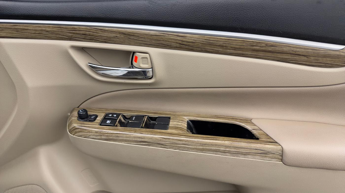 2021 Maruti Ciaz ALPHA 1.5 SHVS PETROL, CNG, Manual, 29,377 km, Driver Side Door Panels Control