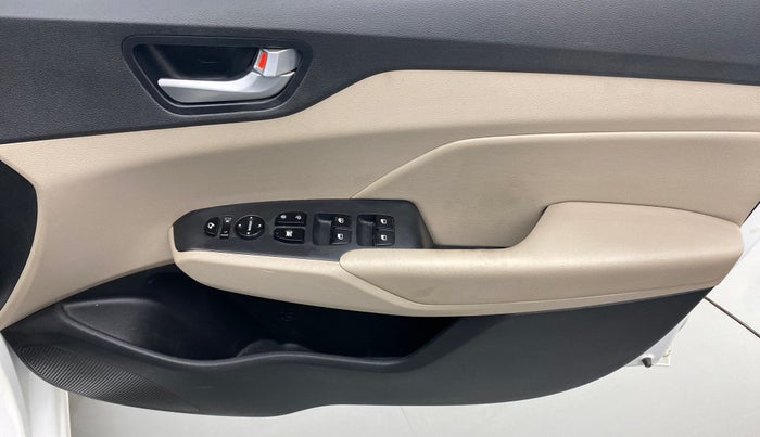 2018 Hyundai Verna 1.6 SX (O) CRDI MT, Diesel, Manual, 87,810 km, Driver Side Door Panels Control