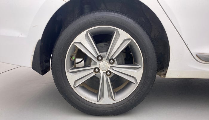 2018 Hyundai Verna 1.6 SX (O) CRDI MT, Diesel, Manual, 87,810 km, Right Rear Wheel