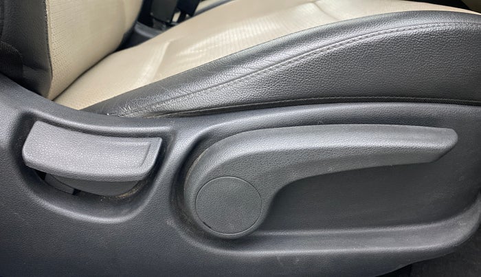 2018 Hyundai Verna 1.6 SX (O) CRDI MT, Diesel, Manual, 87,810 km, Driver Side Adjustment Panel