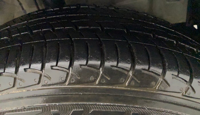 2011 Toyota Etios V, Petrol, Manual, 7,360 km, Left Front Tyre Tread