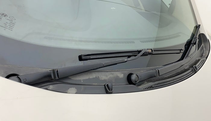 2013 Hyundai Eon ERA +, Petrol, Manual, 50,981 km, Front windshield - Wiper Blade Broken/Rusted
