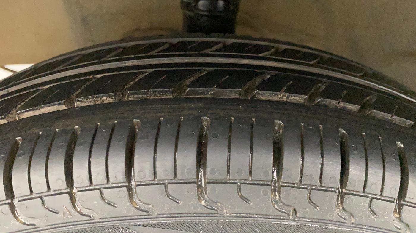 2013 Hyundai Eon ERA +, Petrol, Manual, 50,981 km, Left Front Tyre Tread