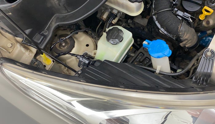 2013 Hyundai Eon ERA +, Petrol, Manual, 50,981 km, Right headlight - Clamp has minor damage