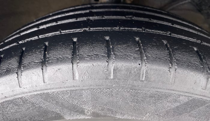 2016 Maruti Baleno ZETA 1.2 K12 CVT, Petrol, Automatic, Right Front Tyre Tread