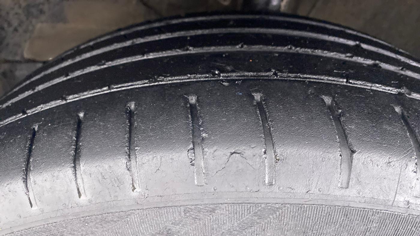 2016 Maruti Baleno ZETA 1.2 K12 CVT, Petrol, Automatic, Left Front Tyre Tread