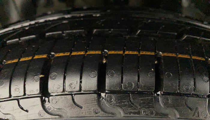 2018 Renault Kwid CLIMBER 1.0 AMT, Petrol, Automatic, 25,077 km, Left Front Tyre Tread