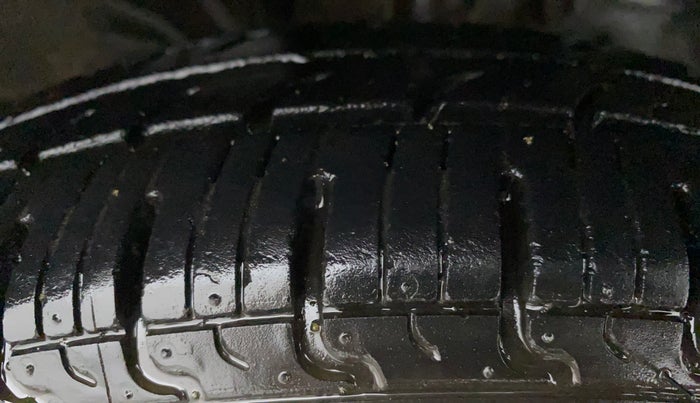 2018 Renault Kwid CLIMBER 1.0 AMT, Petrol, Automatic, 25,077 km, Right Front Tyre Tread