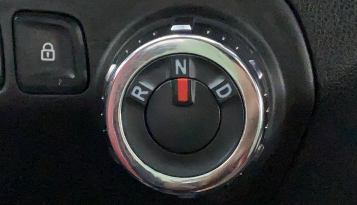 2018 Renault Kwid CLIMBER 1.0 AMT, Petrol, Automatic, 25,077 km, Gear Lever