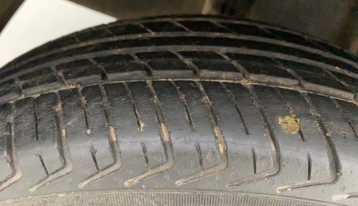 2018 Datsun Redi Go T (O), Petrol, Manual, 1,11,166 km, Right Rear Tyre Tread