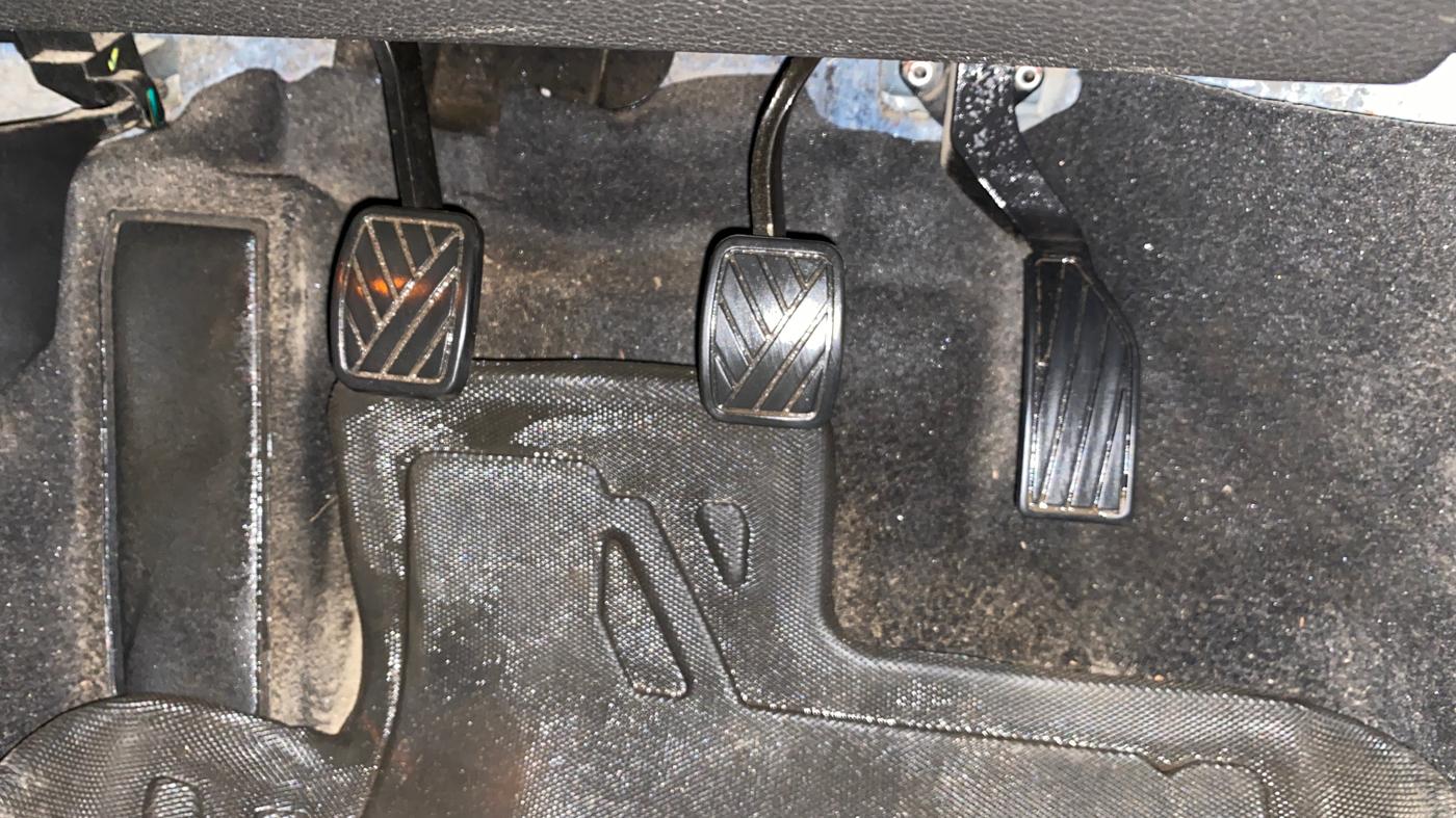 2023 Maruti Grand Vitara ZETA SMART HYBRID, Petrol, Manual, 45,918 km, Pedals