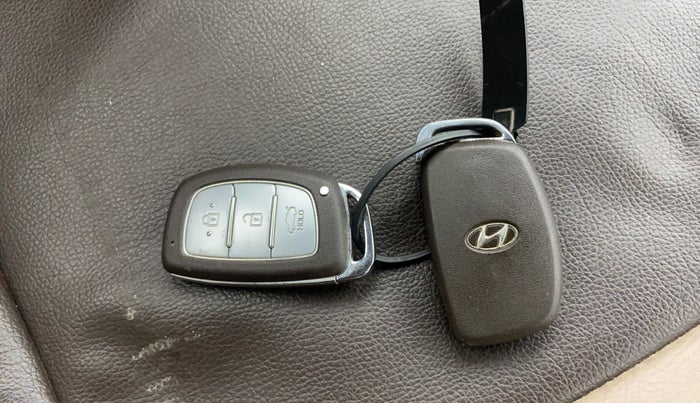 2014 Hyundai Grand i10 SPORTZ 1.2 KAPPA VTVT, Petrol, Manual, 48,193 km, Key Close Up