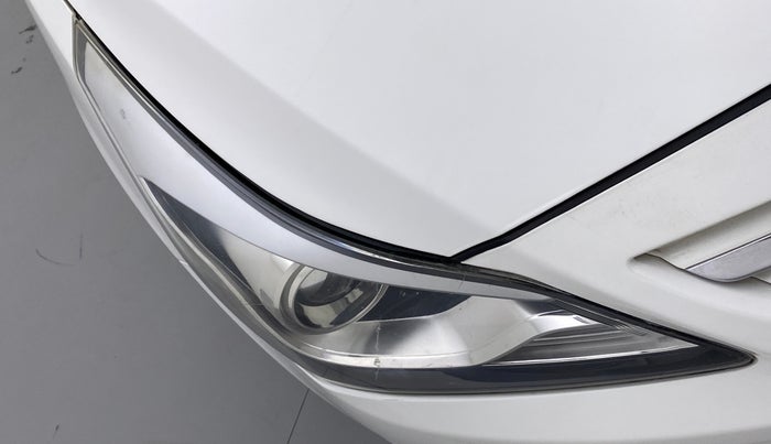 2017 Hyundai Verna 1.6 CRDI S, Diesel, Manual, 80,883 km, Right headlight - Minor scratches