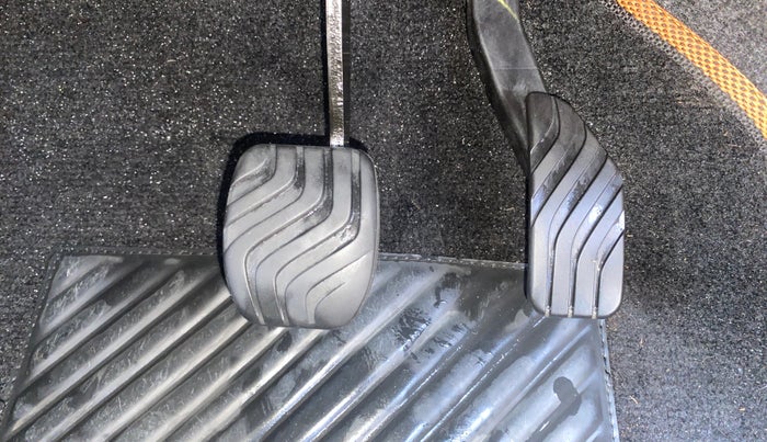 2017 Renault Kwid CLIMBER 1.0 AMT, Petrol, Automatic, 18,411 km, Pedals