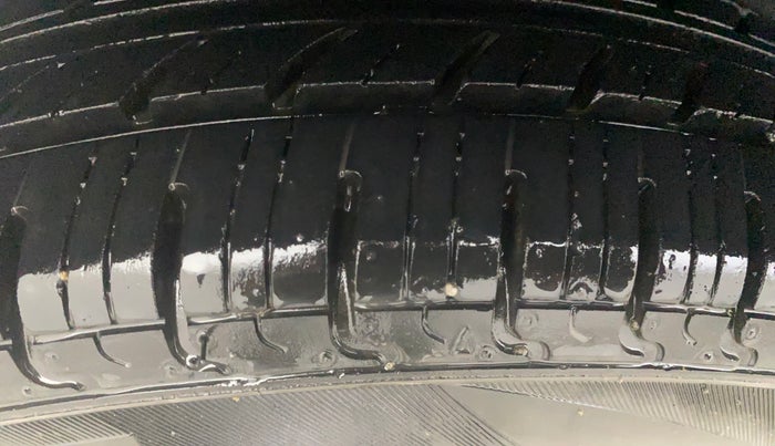 2017 Renault Kwid CLIMBER 1.0 AMT, Petrol, Automatic, 18,411 km, Right Rear Tyre Tread