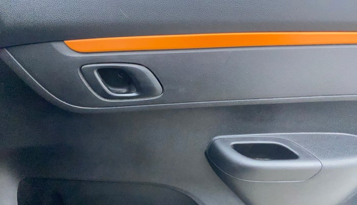 2017 Renault Kwid CLIMBER 1.0 AMT, Petrol, Automatic, 18,411 km, Driver Side Door Panels Control