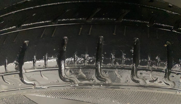 2017 Renault Kwid CLIMBER 1.0 AMT, Petrol, Automatic, 18,411 km, Right Front Tyre Tread