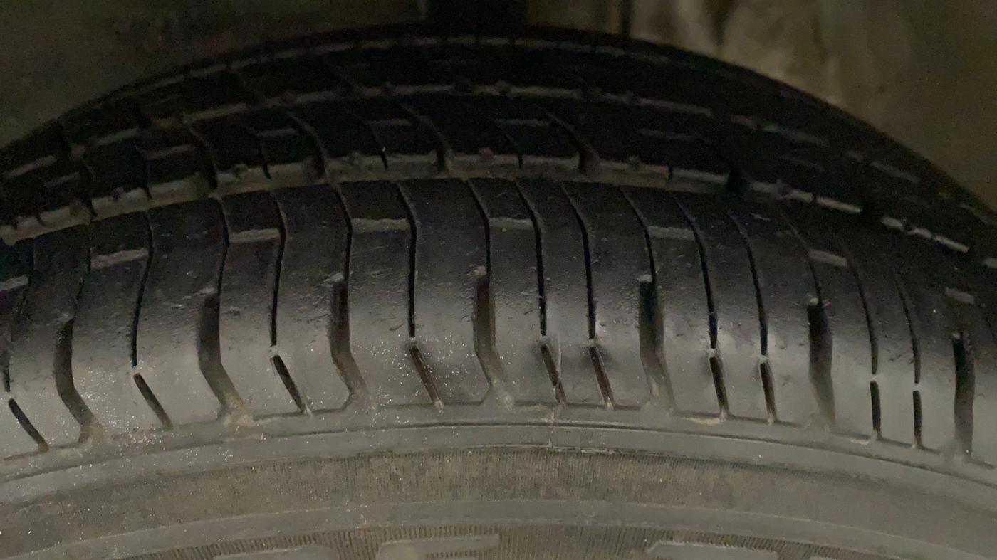 2011 Toyota Etios Liva G, Petrol, Manual, 40,328 km, Left Front Tyre Tread
