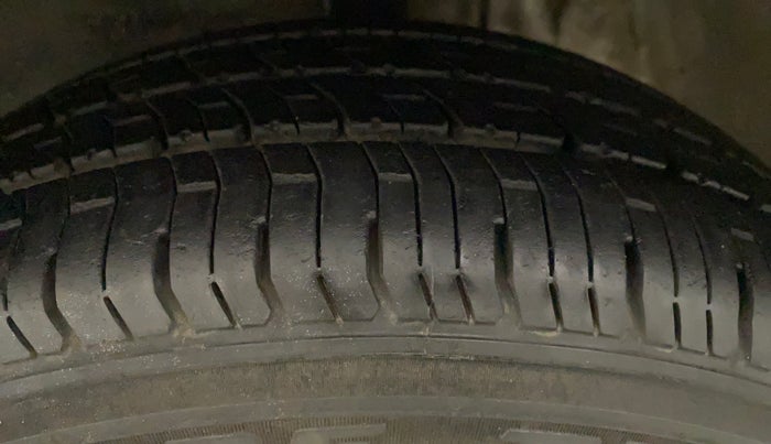 2011 Toyota Etios Liva G, Petrol, Manual, 40,328 km, Left Front Tyre Tread