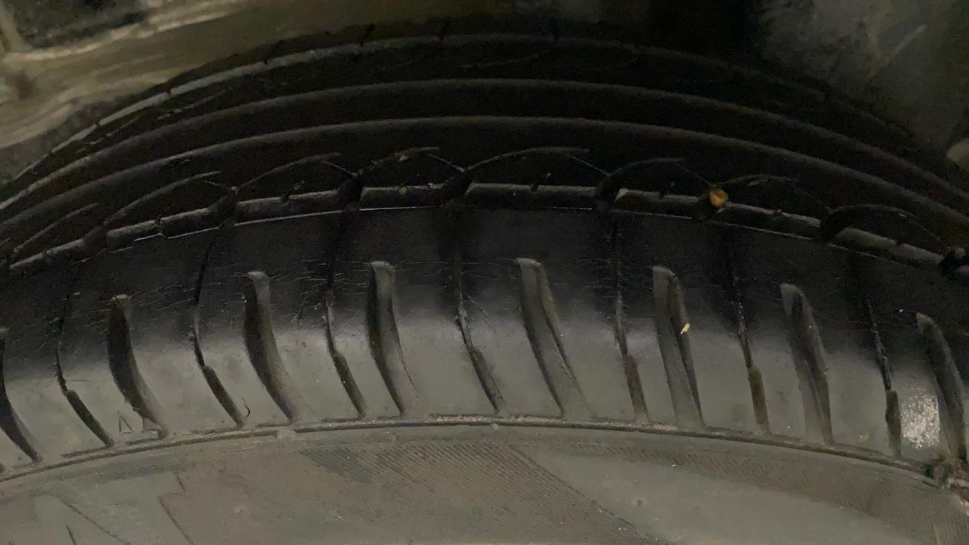 2011 Toyota Etios Liva G, Petrol, Manual, 40,328 km, Left Rear Tyre Tread