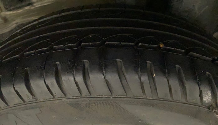 2011 Toyota Etios Liva G, Petrol, Manual, 40,328 km, Left Rear Tyre Tread