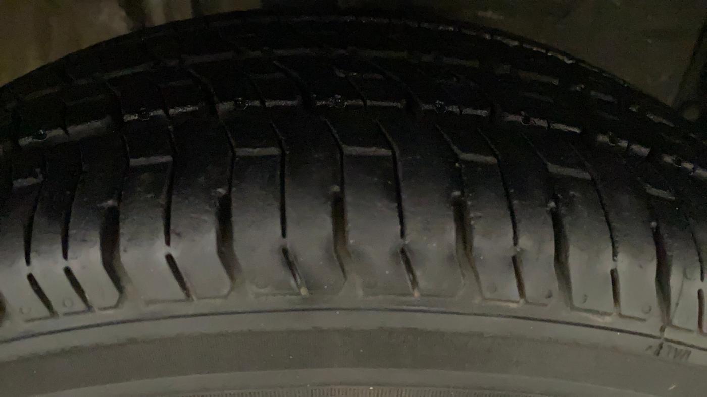 2011 Toyota Etios Liva G, Petrol, Manual, 40,328 km, Right Front Tyre Tread